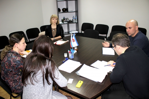 Руководство Госкомрегистра и представители государственного банка РНКБ обсудили вопросы оформления залоговой недвижимости - «Госкомрегистр»