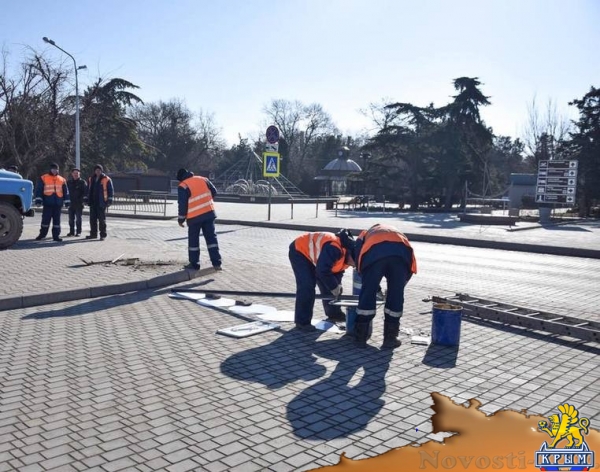 Власти Евпатории запретили остановку и парковку на главной городской площади (ФОТО) - «Культура Крыма»