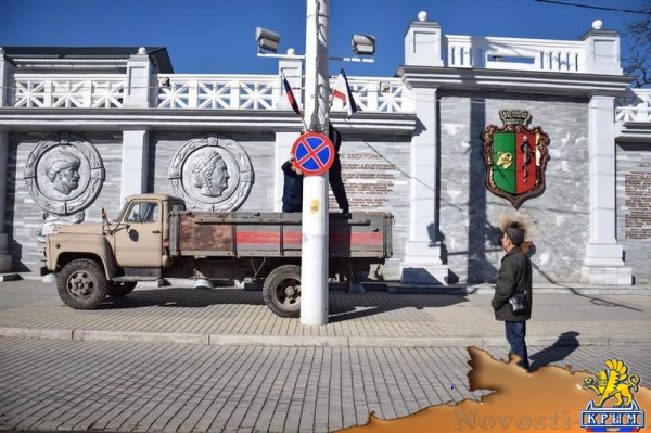 Власти Евпатории запретили остановку и парковку на главной городской площади (ФОТО) - «Культура Крыма»