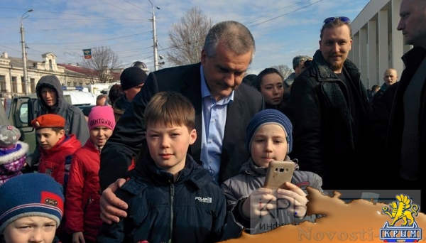 Симферополь празднует День защитника Отечества (ФОТО, ВИДЕО) - «Экономика Крыма»