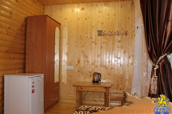 Отдых в Судаке. 3-х местный номер "Стандарт" в деревянном мини- отеле у моря, Судак Отдых в Крыму 2017 - жильё в Крыму без посредников - «Отдых в Судаке»