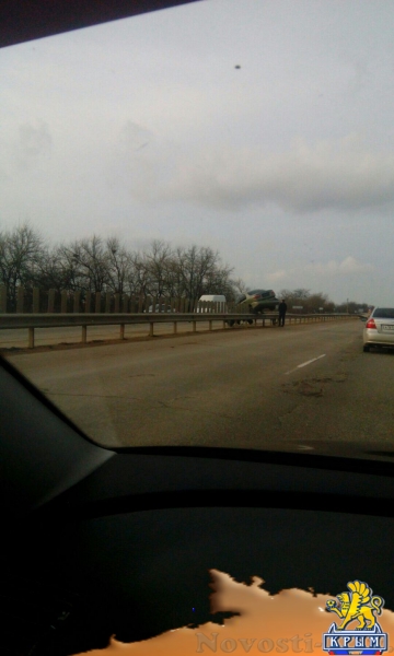 В Симферополе одна иномарка "кувыркнулась" с дороги, а вторая повисла на ограждении (ФОТО) - «Симферополь» В Симферополе одна иномарка "кувыркнулась" с дороги, а вторая повисла на ограждении (ФОТО) - «Симферополь»