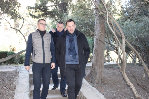 Председатель Госкомрегистра проверил работу госземинспекторов по административному обследованию участков в Приморском парке - «Госкомрегистр»