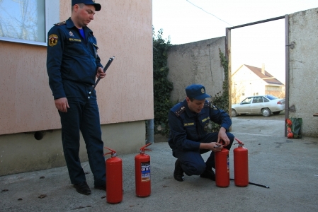 Социальная акция «Огнетушитель - многодетным семьям» прошла в Крыму - «МЧС» Социальная акция «Огнетушитель - многодетным семьям» прошла в Крыму - «МЧС»