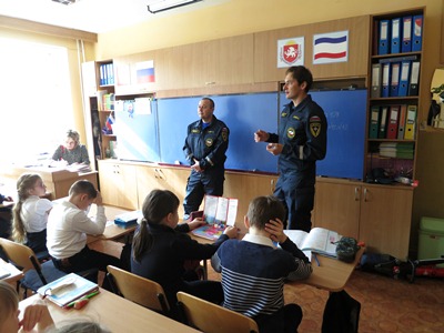 В рамках Всемирного дня гражданской обороны сотрудники МЧС Республики Крым проводят открытые уроки в общеобразовательных учреждениях - «МЧС»