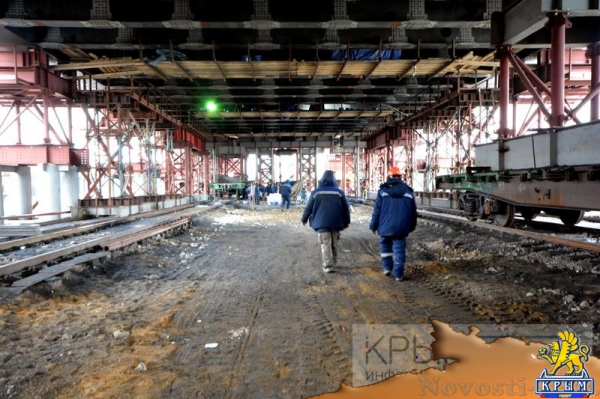 Строители продолжают подготовку к монтажу арок судоходных пролётов Крымского моста (ФОТОРЕПОРТАЖ) - «Политика Крыма»