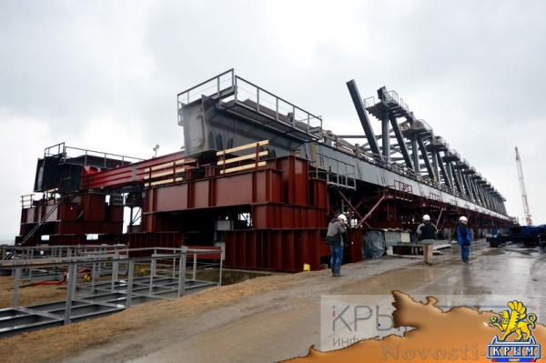 Строители продолжают подготовку к монтажу арок судоходных пролётов Крымского моста (ФОТОРЕПОРТАЖ) - «Политика Крыма»