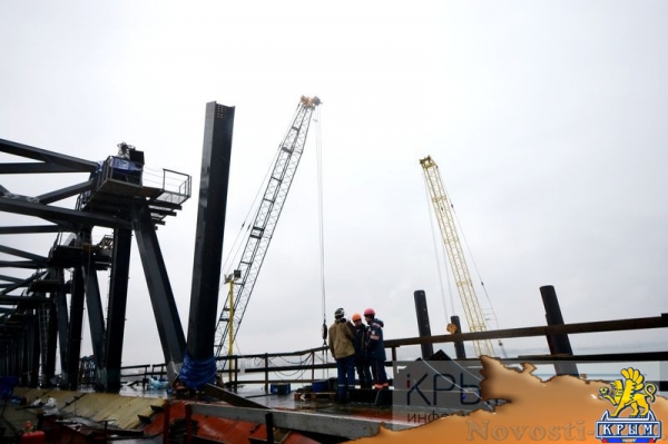 Строители продолжают подготовку к монтажу арок судоходных пролётов Крымского моста (ФОТОРЕПОРТАЖ) - «Политика Крыма»