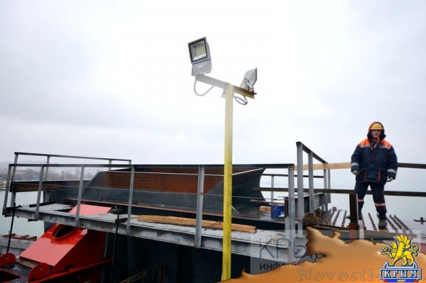 Строители продолжают подготовку к монтажу арок судоходных пролётов Крымского моста (ФОТОРЕПОРТАЖ) - «Политика Крыма»