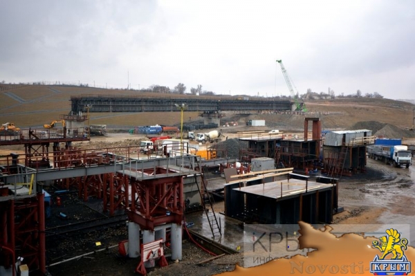 Строители продолжают подготовку к монтажу арок судоходных пролётов Крымского моста (ФОТОРЕПОРТАЖ) - «Политика Крыма»