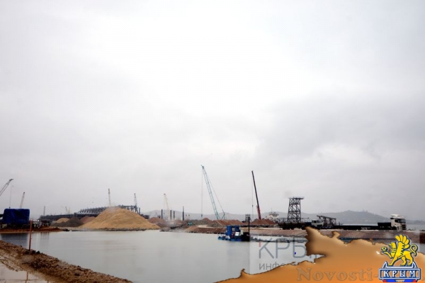 Строители продолжают подготовку к монтажу арок судоходных пролётов Крымского моста (ФОТОРЕПОРТАЖ) - «Политика Крыма»