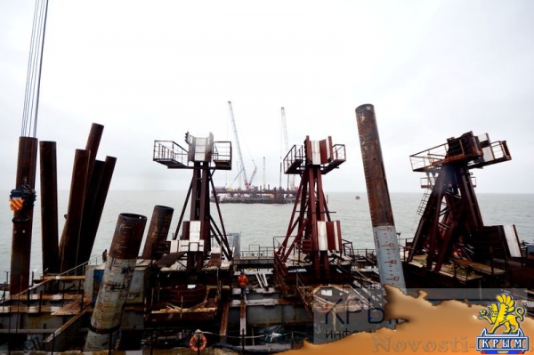 Строители продолжают подготовку к монтажу арок судоходных пролётов Крымского моста (ФОТОРЕПОРТАЖ) - «Политика Крыма»