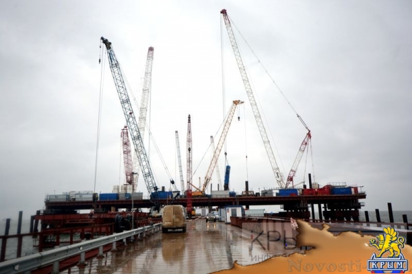 Строители продолжают подготовку к монтажу арок судоходных пролётов Крымского моста (ФОТОРЕПОРТАЖ) - «Политика Крыма»