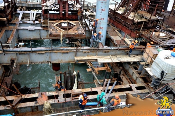 Строители продолжают подготовку к монтажу арок судоходных пролётов Крымского моста (ФОТОРЕПОРТАЖ) - «Политика Крыма»