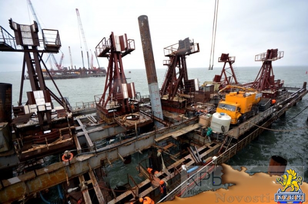 Строители продолжают подготовку к монтажу арок судоходных пролётов Крымского моста (ФОТОРЕПОРТАЖ) - «Политика Крыма»