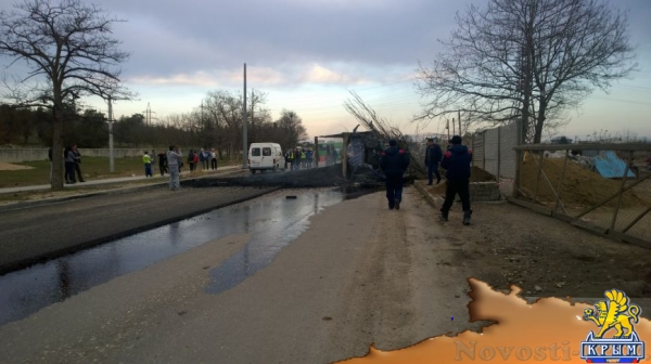В Севастополе грузовик с асфальтом врезался в дерево и перевернулся: водитель погиб (ФОТО, ВИДЕО) - «Симферополь»