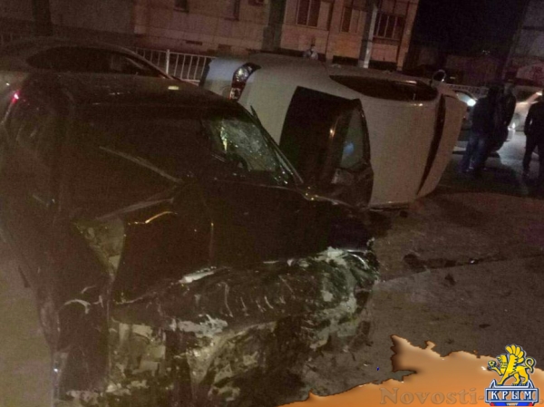 Легковушка перевернулась после ДТП на ул. Русская Симферополя (ФОТО, обновлено) - «Симферополь» Легковушка перевернулась после ДТП на ул. Русская Симферополя (ФОТО, обновлено) - «Симферополь»