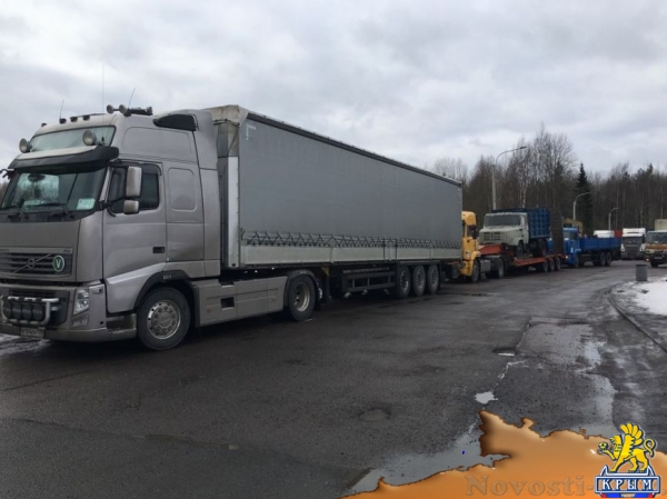 Санкт-Петербург отправил в Симферополь автоколонну с дорожной техникой и мусоровозом (ФОТО) - «Симферополь»