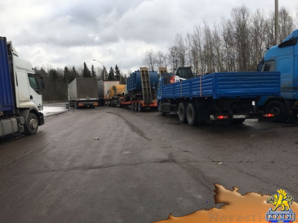 Санкт-Петербург отправил в Симферополь автоколонну с дорожной техникой и мусоровозом (ФОТО) - «Симферополь»