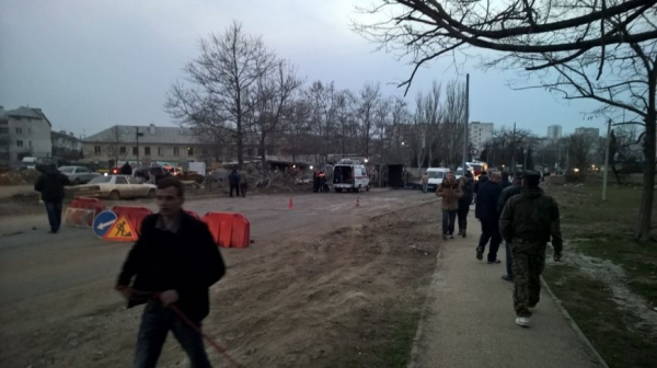 В Севастополе грузовик с асфальтом врезался в дерево и перевернулся: водитель погиб (ФОТО, ВИДЕО)  - «Новости Севастополя»