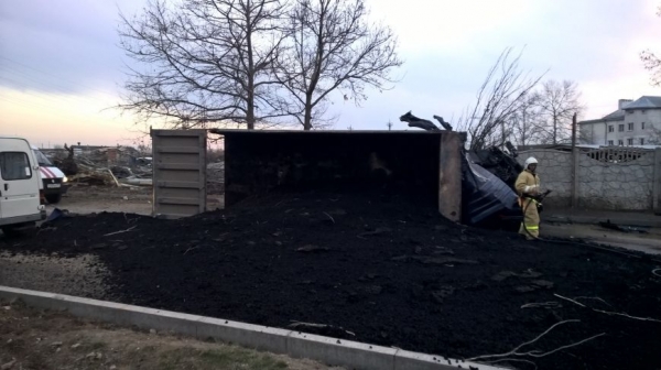 В Севастополе грузовик с асфальтом врезался в дерево и перевернулся: водитель погиб (ФОТО, ВИДЕО)  - «Новости Севастополя»