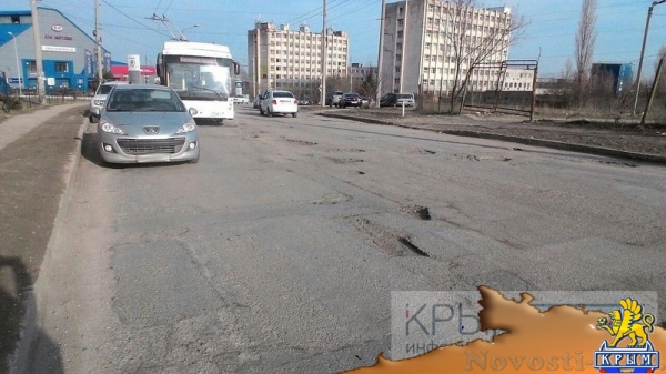 Власти Симферополя намерены за 840 тыс руб привести в порядок как минимум три разбитых дороги (ФОТО) - «Политика Крыма»