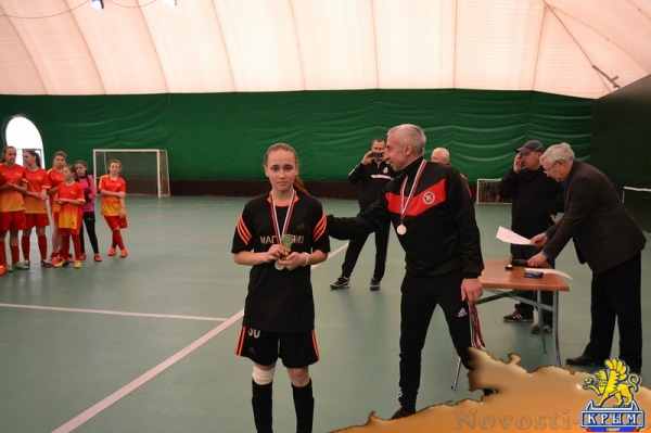 В Керченском спорткомплексе женские команды поборолись за кубок по мини-футболу - «Керчь»