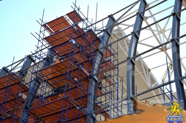 Строители завершили монтаж металлоконструкций главного фасада нового терминала аэропорта Симферополь (ФОТОРЕПОРТАЖ) - «Экономика Крыма»