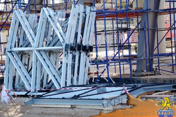 Строители завершили монтаж металлоконструкций главного фасада нового терминала аэропорта Симферополь (ФОТОРЕПОРТАЖ) - «Экономика Крыма»