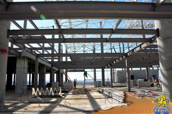 Строители завершили монтаж металлоконструкций главного фасада нового терминала аэропорта Симферополь (ФОТОРЕПОРТАЖ) - «Экономика Крыма»