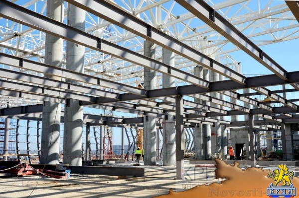 Строители завершили монтаж металлоконструкций главного фасада нового терминала аэропорта Симферополь (ФОТОРЕПОРТАЖ) - «Экономика Крыма»