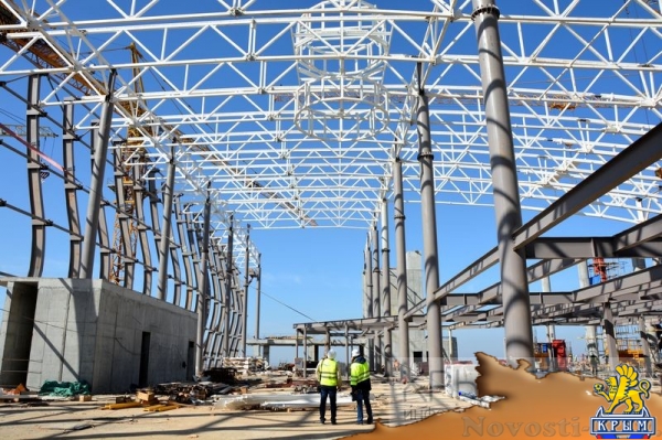 Строители завершили монтаж металлоконструкций главного фасада нового терминала аэропорта Симферополь (ФОТОРЕПОРТАЖ) - «Экономика Крыма»