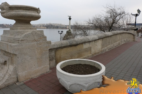 Севастопольцы обворовали клумбу на Приморском бульваре - «Новости Крыма»