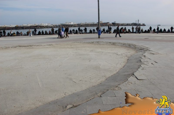 Мэр Ялты ищет кто бесплатно положет плитку на месте снесенной «Еды» - «Новости Крыма»