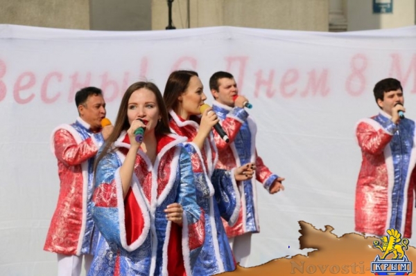 Женщин Севастополя поздравили 18-метровой открыткой (ФОТО)  - «Общество»