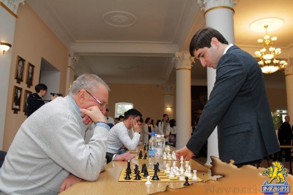 Международный гроссмейстер провел сеанс одновременной игры в шахматы в Медакадемии КФУ (ФОТО) - «Общество Крыма»
