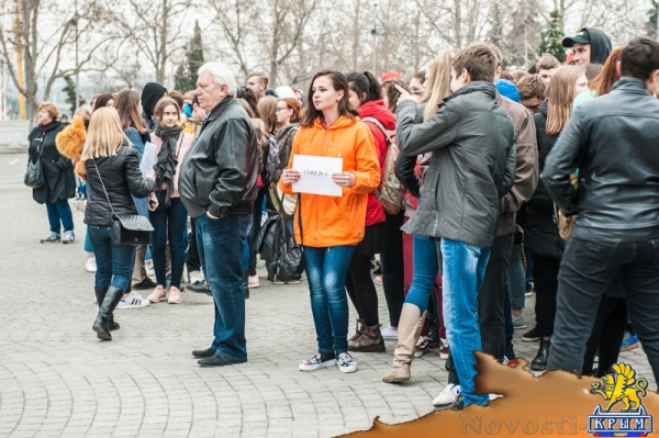 Севастопольские студенты создали огромный живой российский флаг к годовщине референдума (ФОТО) - «Общество Крыма»