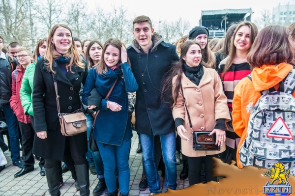 Севастопольские студенты создали огромный живой российский флаг к годовщине референдума (ФОТО) - «Общество Крыма»