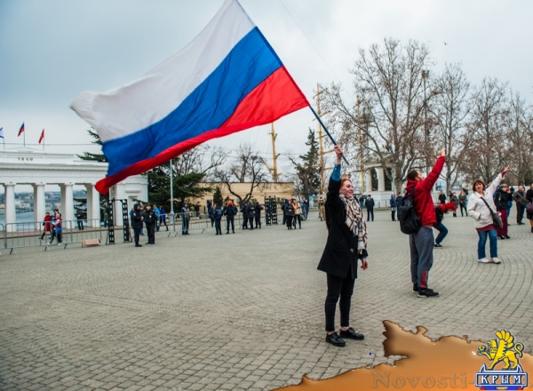 Севастопольские студенты создали огромный живой российский флаг к годовщине референдума (ФОТО) - «Общество Крыма»