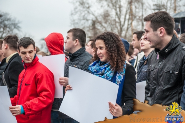Севастопольские студенты создали огромный живой российский флаг к годовщине референдума (ФОТО) - «Общество Крыма»