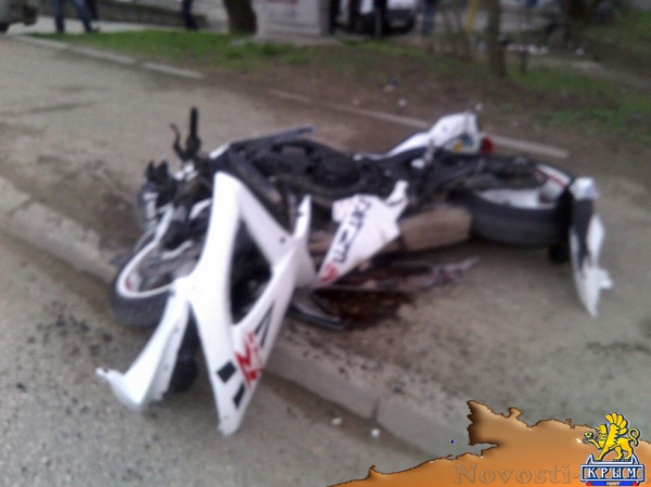 В Симферополе одна легковушка попала под фуру, а вторая сбила мотоциклиста (ФОТО, обновлено) - «Симферополь»