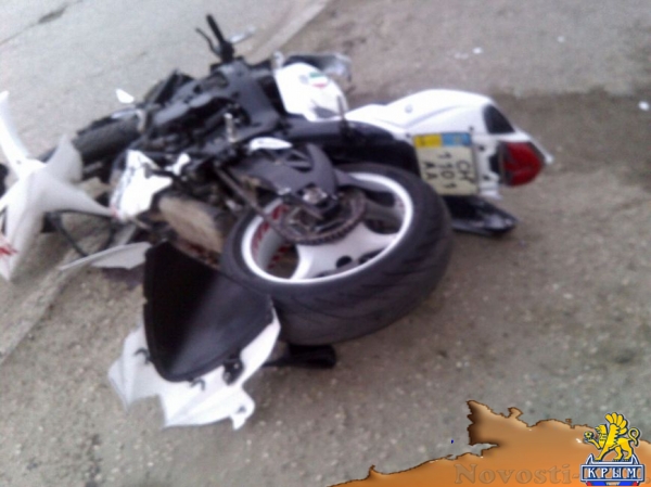 В Симферополе одна легковушка попала под фуру, а вторая сбила мотоциклиста (ФОТО, обновлено) - «Симферополь»