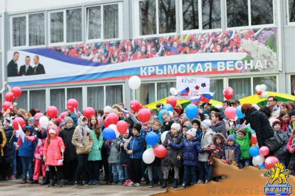 1,5 тысячи детей собрались в центре Симферополя с триколорами и воздушными шарами (ФОТО, ВИДЕО) - «Симферополь»