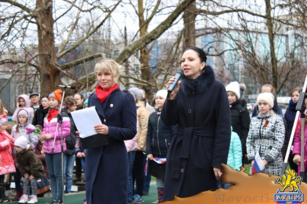 1,5 тысячи детей собрались в центре Симферополя с триколорами и воздушными шарами (ФОТО, ВИДЕО) - «Симферополь»