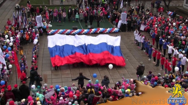 1,5 тысячи детей собрались в центре Симферополя с триколорами и воздушными шарами (ФОТО, ВИДЕО) - «Симферополь»
