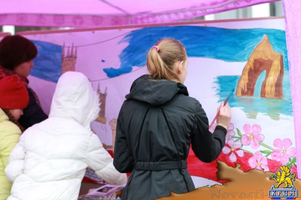 1,5 тысячи детей собрались в центре Симферополя с триколорами и воздушными шарами (ФОТО, ВИДЕО) - «Симферополь»