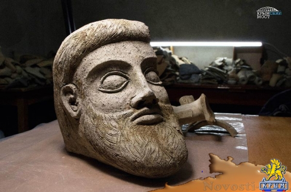 Археологи обнаружили в районе строительства Крымского моста фрагмент уникальной античной терракотовой скульптуры (ФОТО) - «Общество Крыма» Археологи обнаружили в районе строительства Крымского моста фрагмент уникальной античной терракотовой скульптуры (ФОТО) - «Общество Крыма»