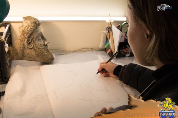 Археологи обнаружили в районе строительства Крымского моста фрагмент уникальной античной терракотовой скульптуры (ФОТО) - «Общество Крыма» Археологи обнаружили в районе строительства Крымского моста фрагмент уникальной античной терракотовой скульптуры (ФОТО) - «Общество Крыма»