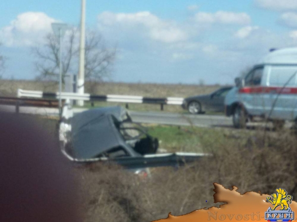 В Севастополе столкнулись две легковушки - одного водителя зажало в машине (ФОТО, ВИДЕО)  - «Происшествия»