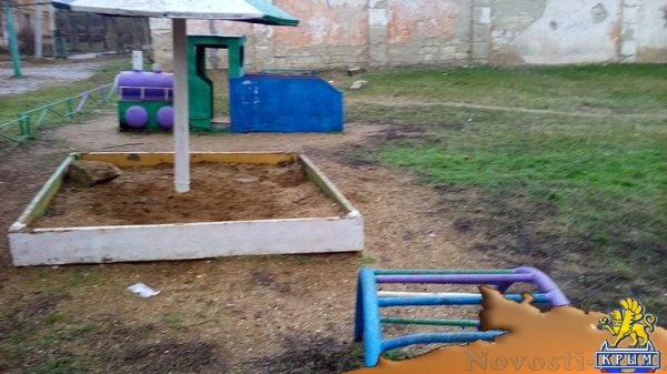 Керчане жалуются на плачевное состояние детской площадки - «Керчь»